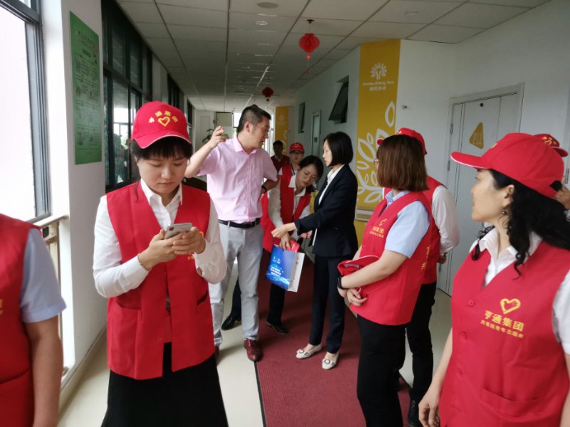 亨通集團(tuán)青年志愿者服務(wù)隊(duì)走進(jìn)七都悅心公寓